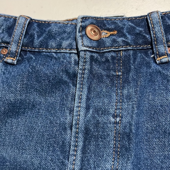 Skirt! H&M LOGG Mini Skirt Womens Size 6 Denim Classic Medium Wash Distressed - Picture 2 of 5
